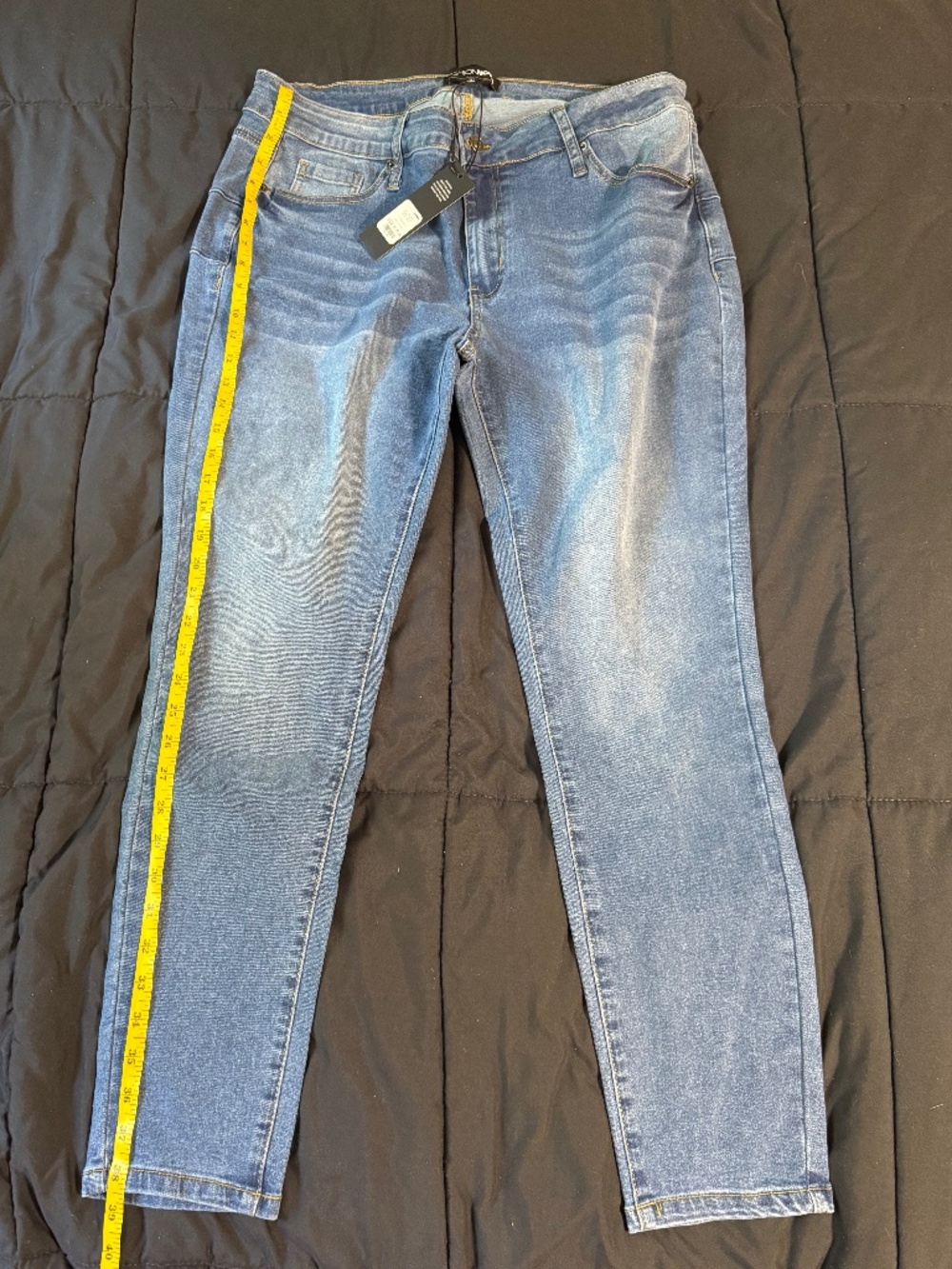 NWT Fashion Nova SIZE 16 PLUS SIZE JEANS